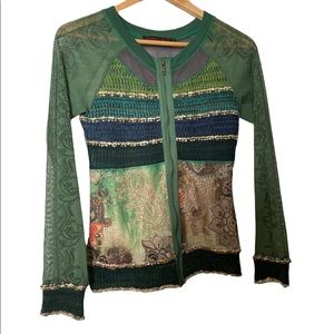 🛍 Beautiful and unique mesh and whool sweater size S.